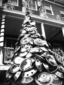 recycled_car_parts_hubcap christmas tree